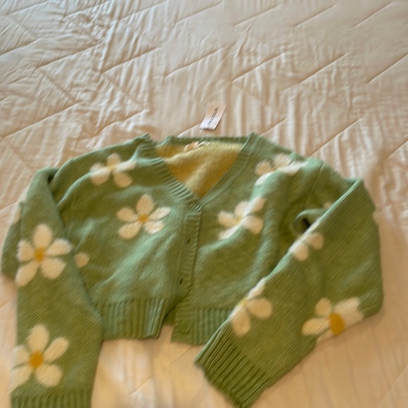 Adorable daisy sweater from PacSun - Picture 1 of 2